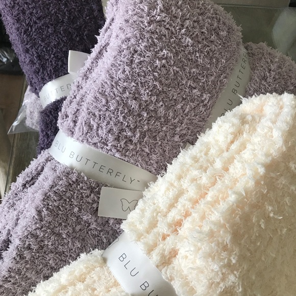 COPY - 🦋Blu Butterfly lavender fluffy blanket. - Picture 6 of 10